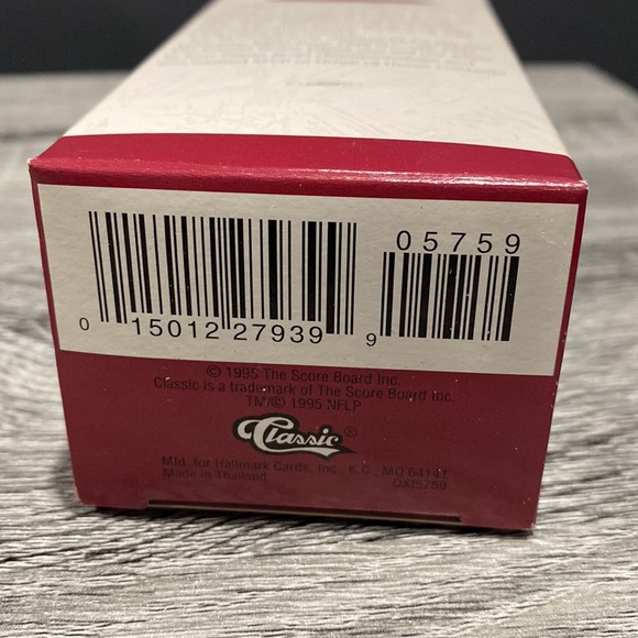 Hallmark | Football Legends: Joe Montana (1995) - Vintage Keepsake Ornament - Picture 7 of 13